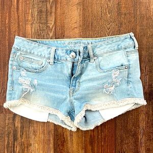 Women’s denim jean shorts with white hinge